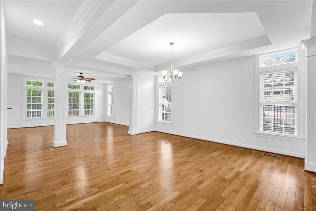 47650 MID SURREY SQUARE