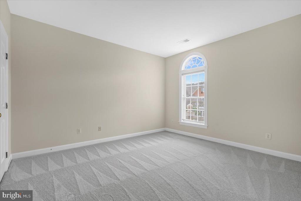 47650 MID SURREY SQUARE
