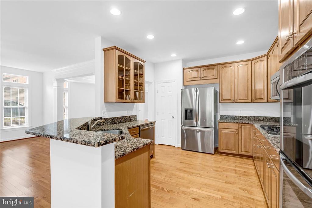47650 MID SURREY SQUARE