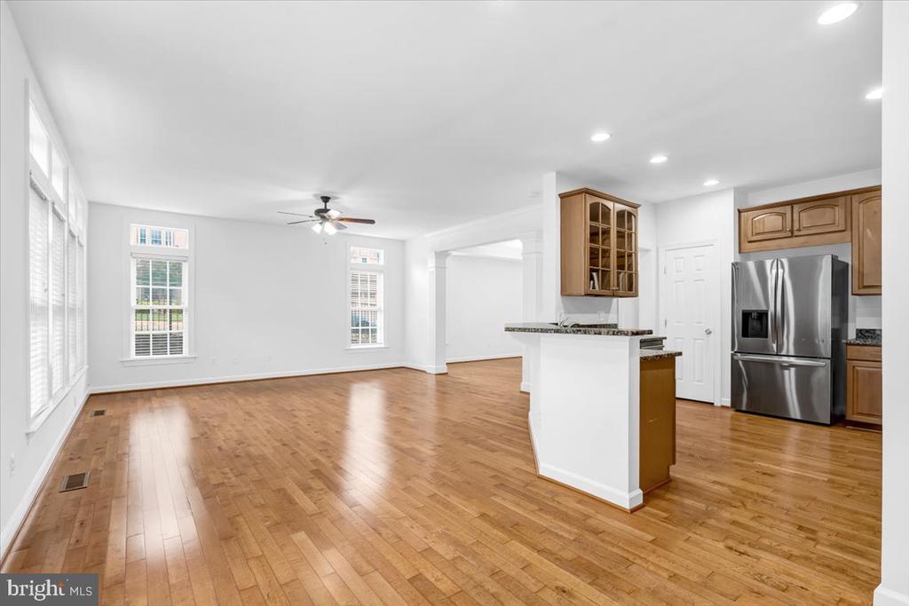 47650 MID SURREY SQUARE
