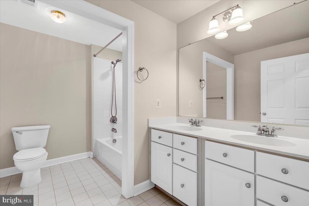 47650 MID SURREY SQUARE