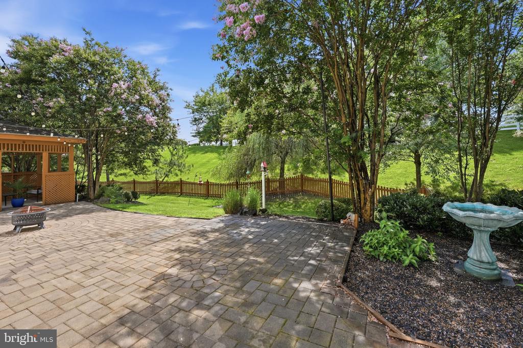 42831 DELPHINIUM CIRCLE