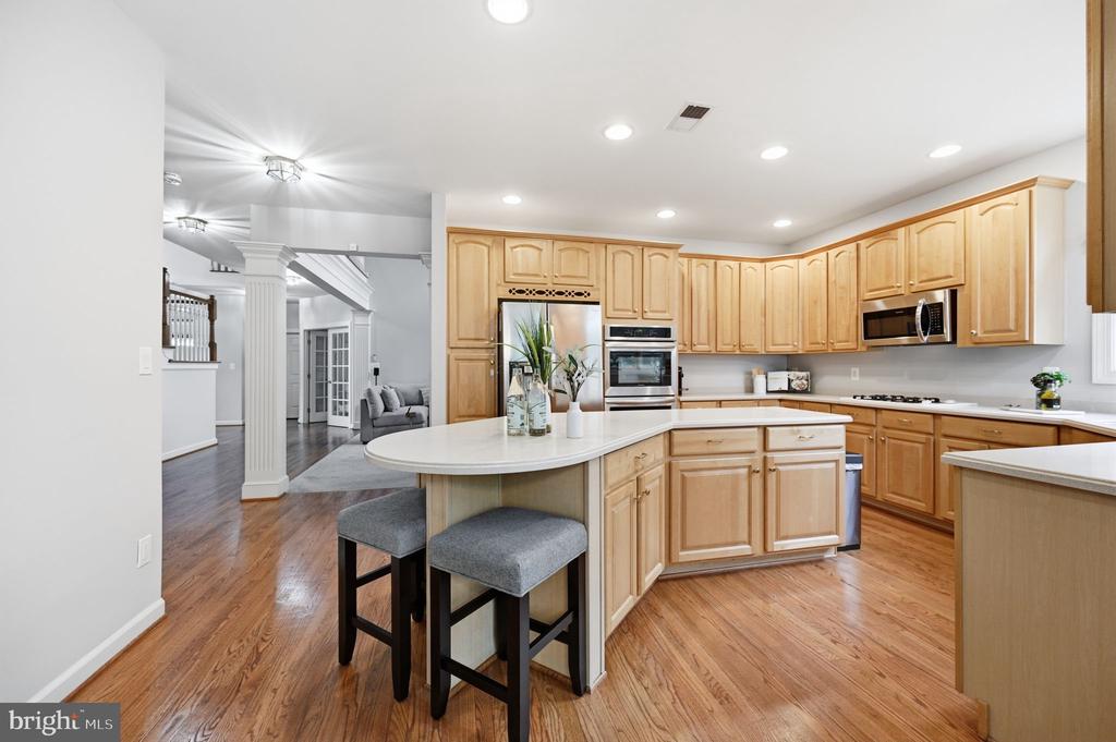 42831 DELPHINIUM CIRCLE