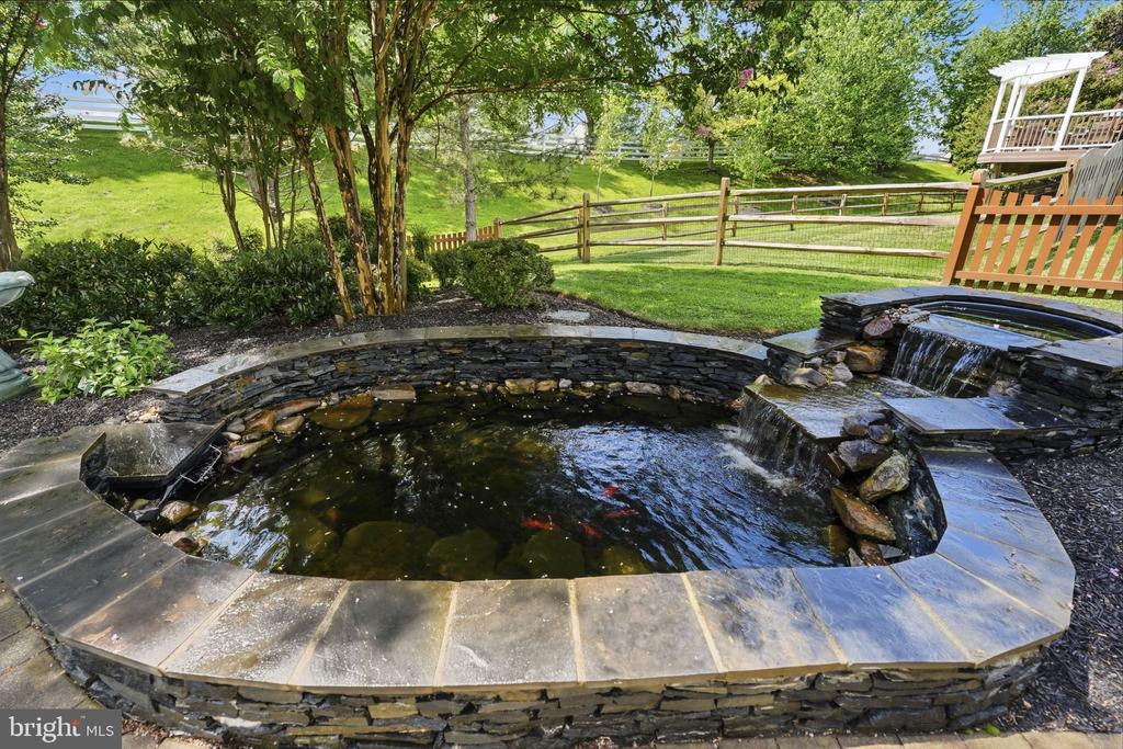 42831 DELPHINIUM CIRCLE