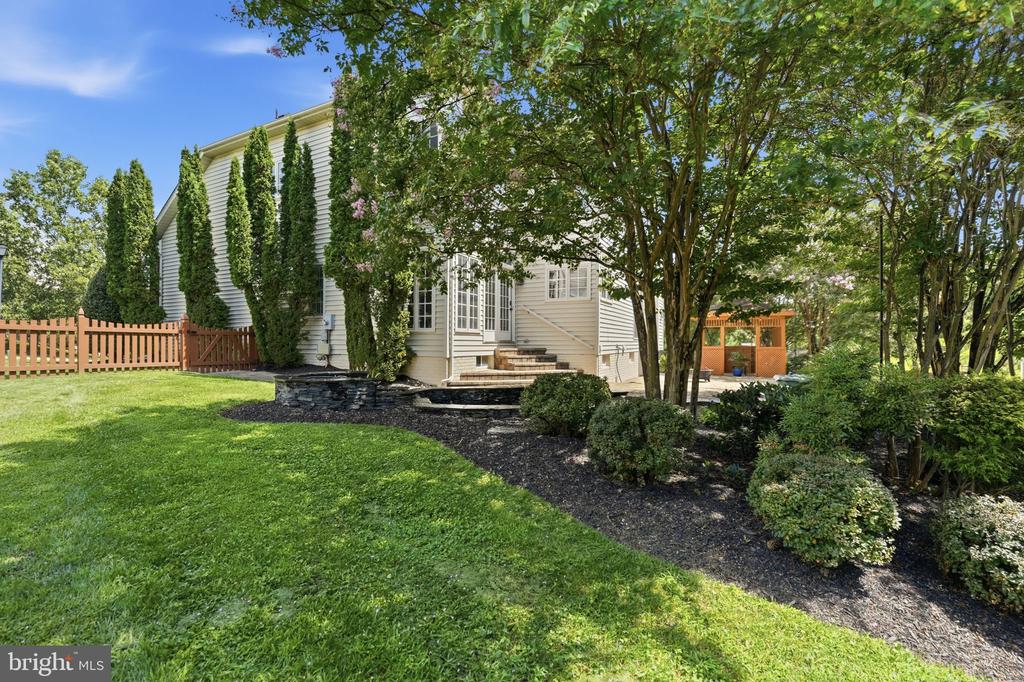 42831 DELPHINIUM CIRCLE