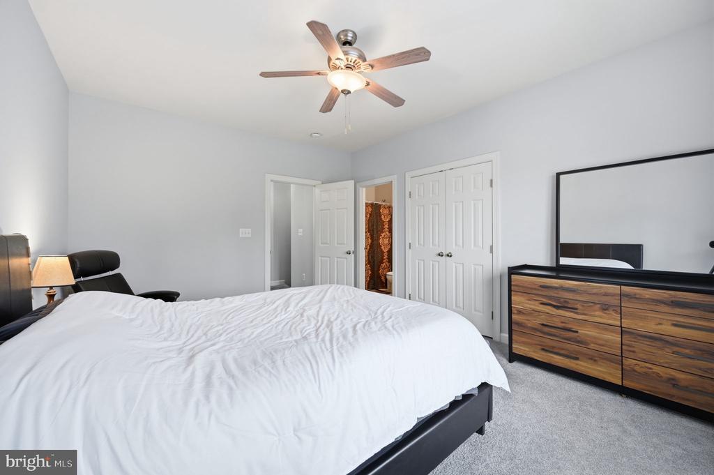 42831 DELPHINIUM CIRCLE