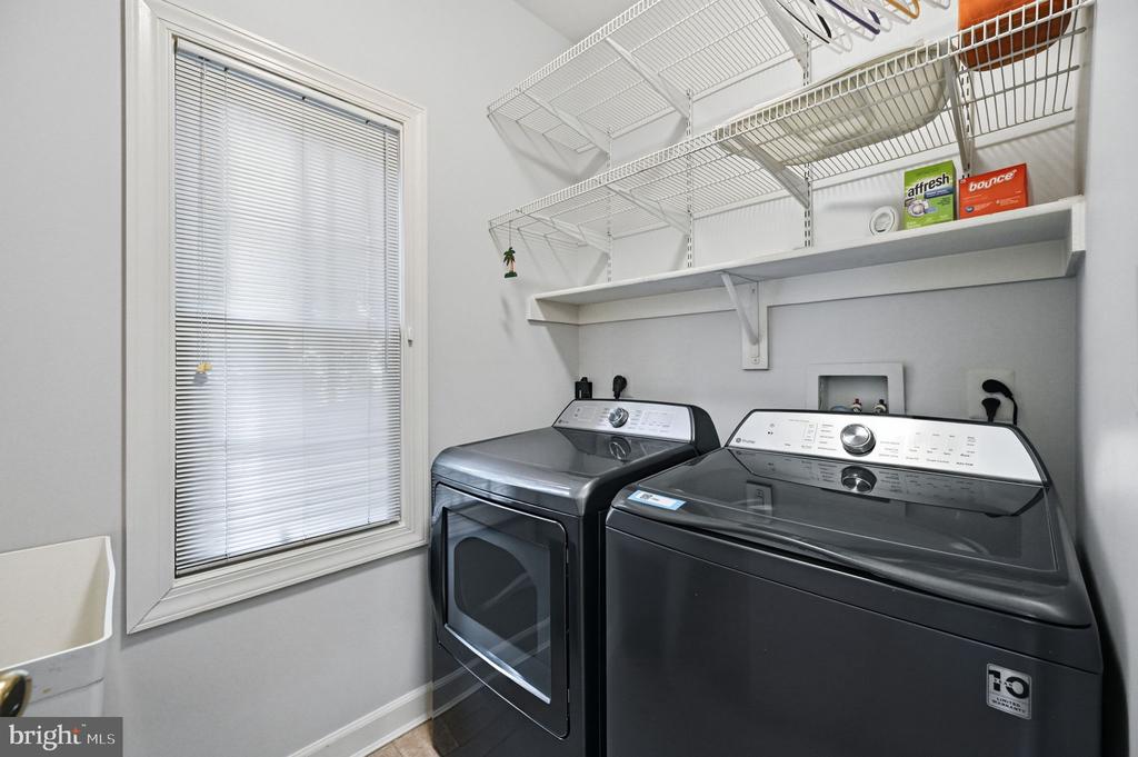 42831 DELPHINIUM CIRCLE