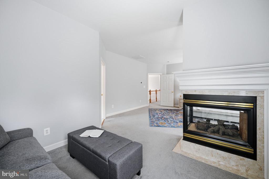 42831 DELPHINIUM CIRCLE