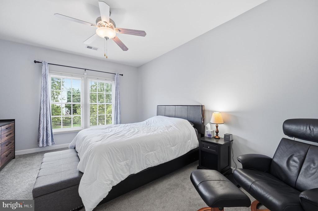 42831 DELPHINIUM CIRCLE