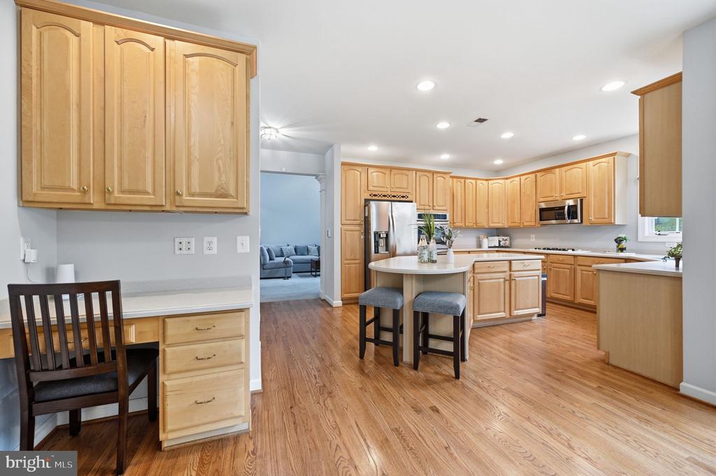42831 DELPHINIUM CIRCLE