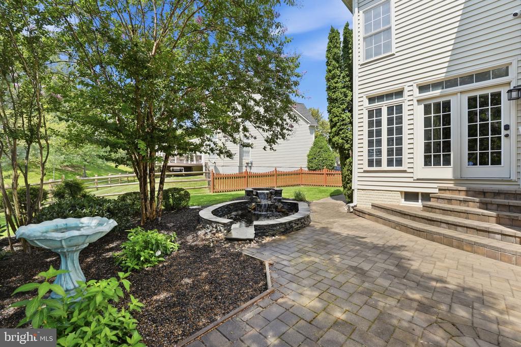 42831 DELPHINIUM CIRCLE