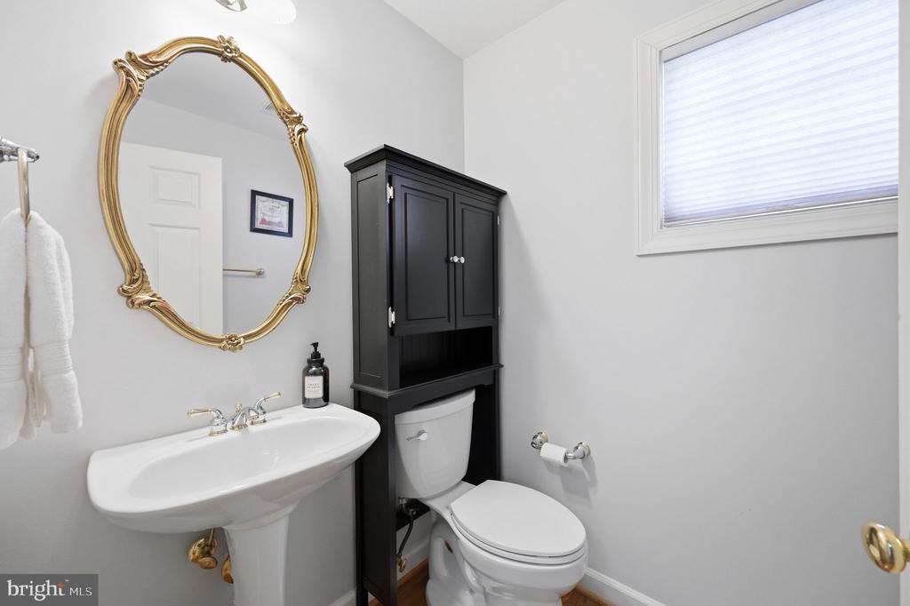 42831 DELPHINIUM CIRCLE