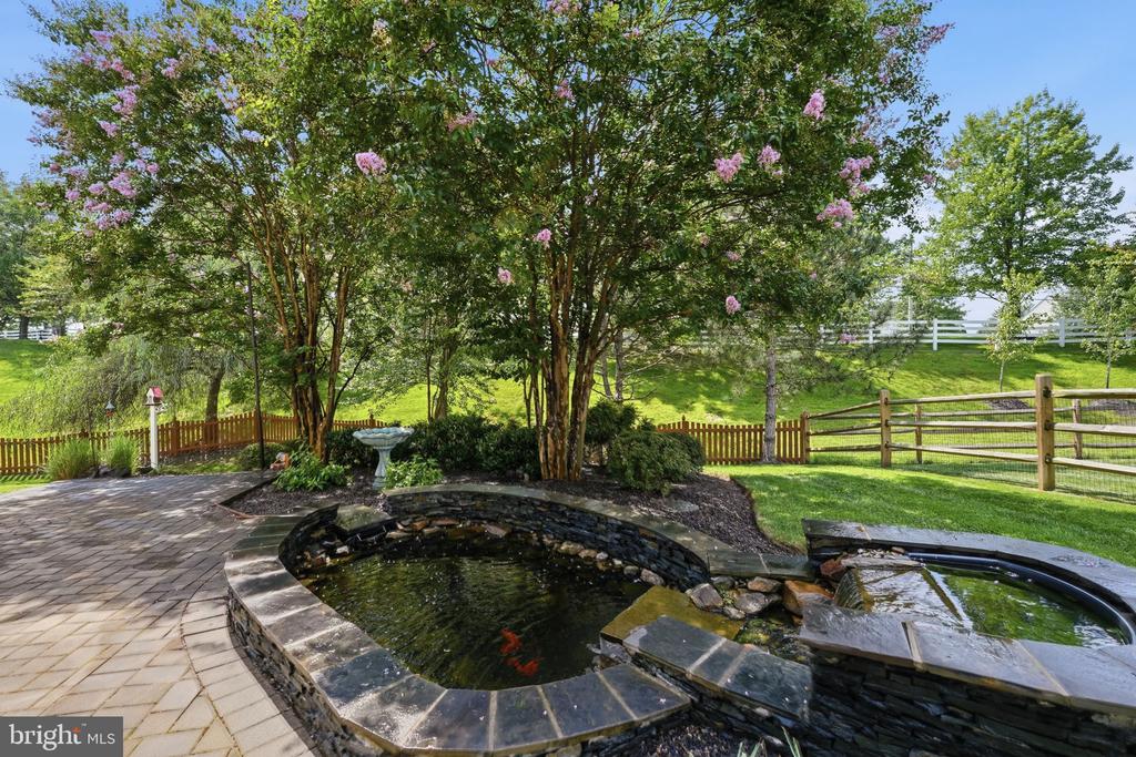 42831 DELPHINIUM CIRCLE