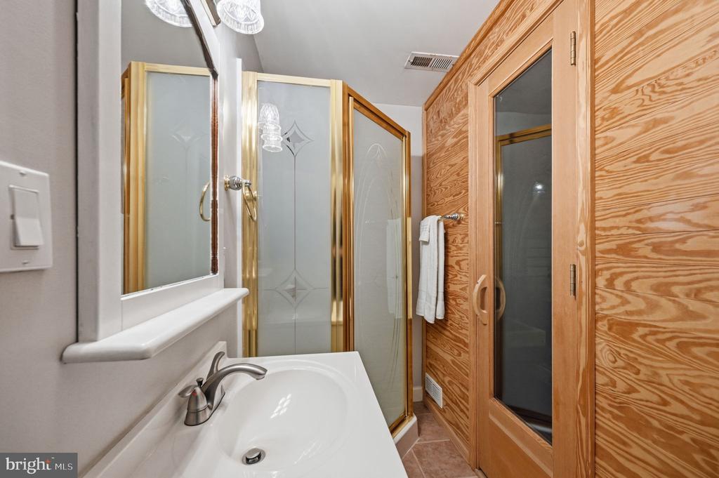 42831 DELPHINIUM CIRCLE