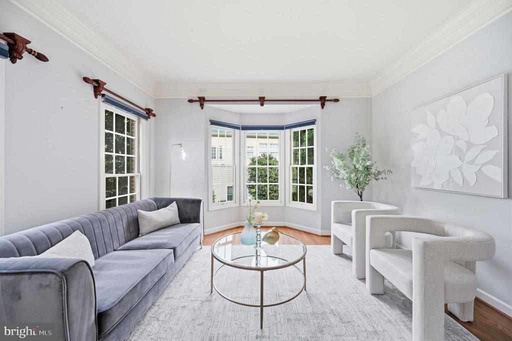 42831 DELPHINIUM CIRCLE