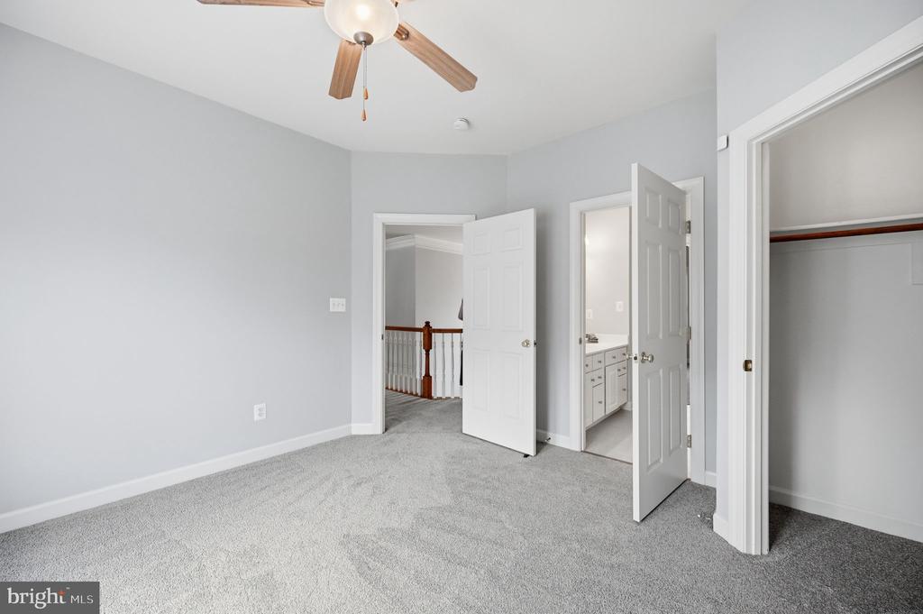 42831 DELPHINIUM CIRCLE