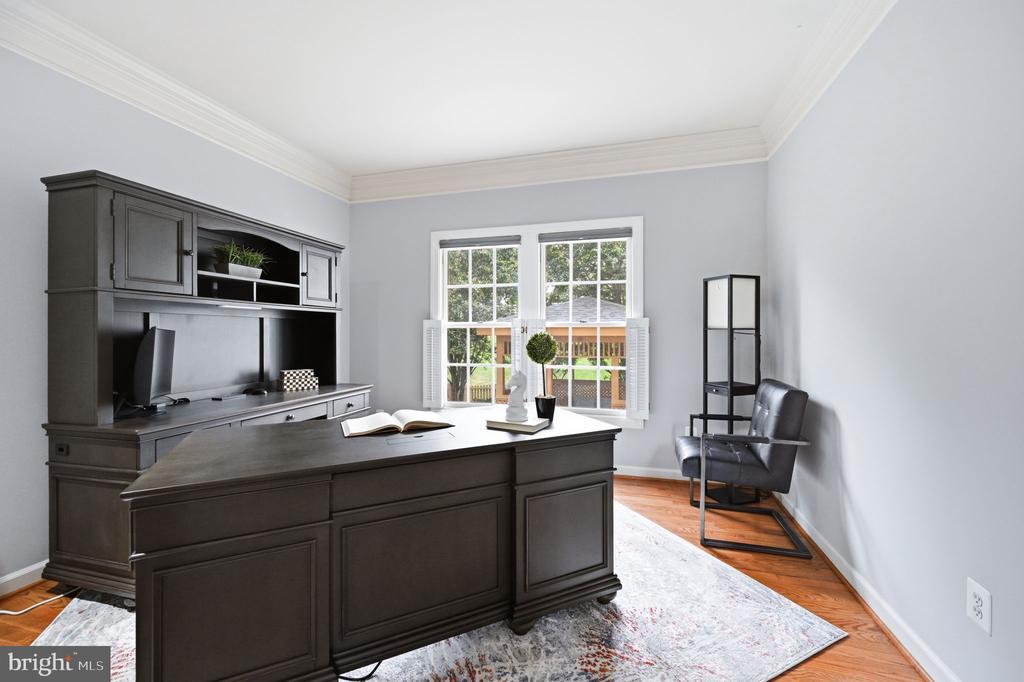 42831 DELPHINIUM CIRCLE