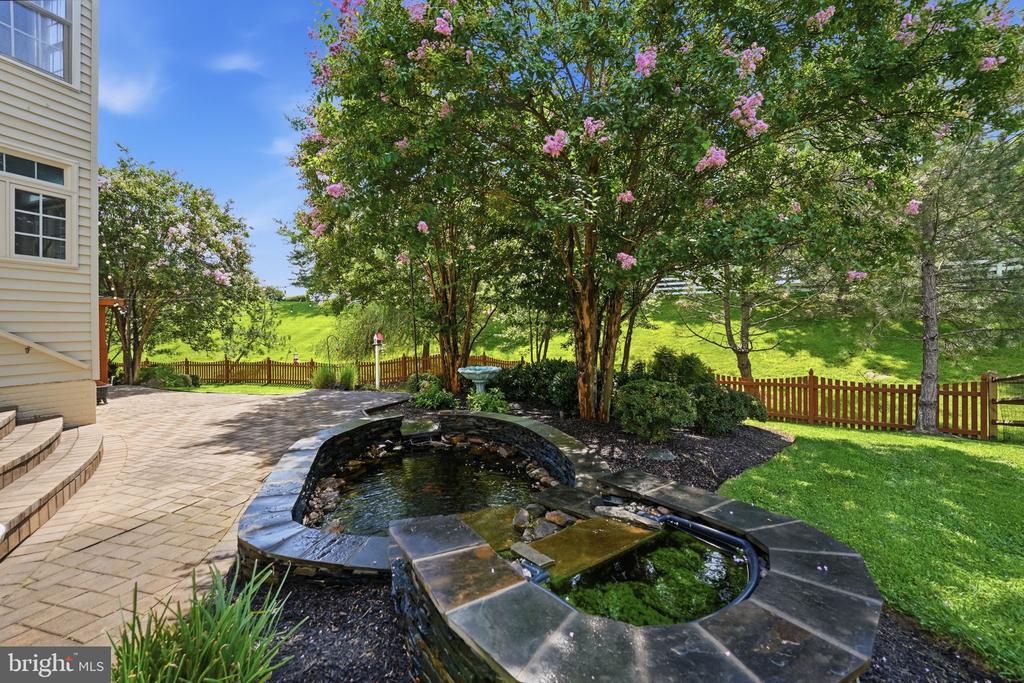 42831 DELPHINIUM CIRCLE