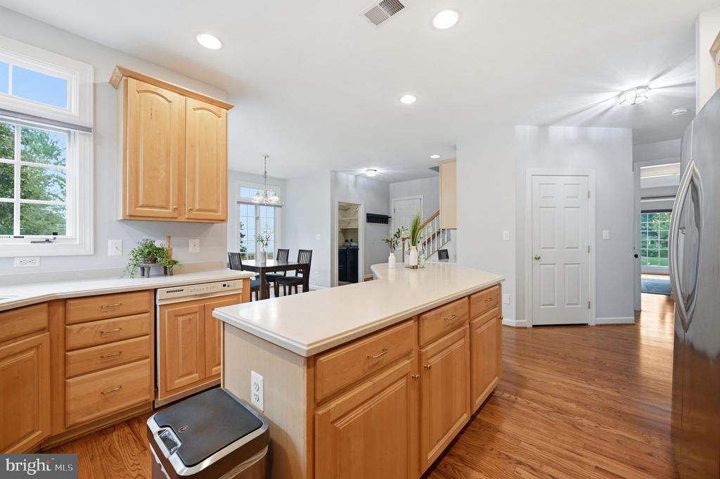 42831 DELPHINIUM CIRCLE