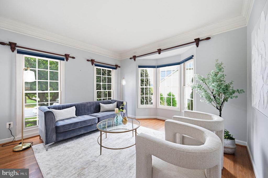 42831 DELPHINIUM CIRCLE