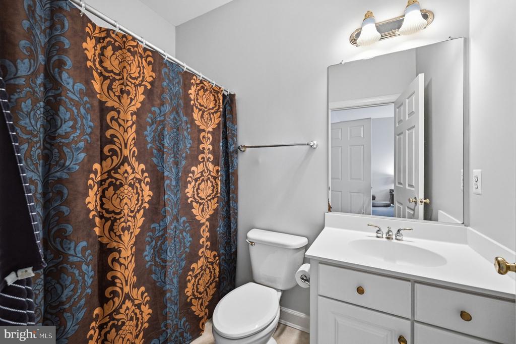 42831 DELPHINIUM CIRCLE