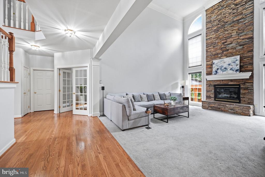 42831 DELPHINIUM CIRCLE