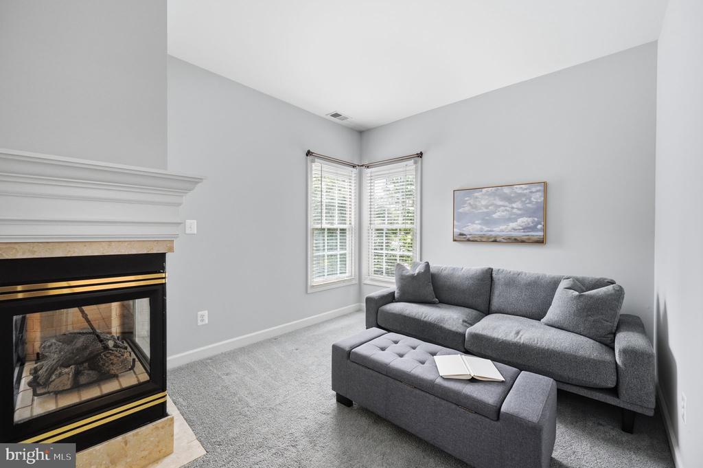 42831 DELPHINIUM CIRCLE