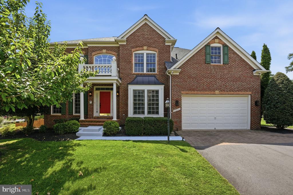 42831 DELPHINIUM CIRCLE