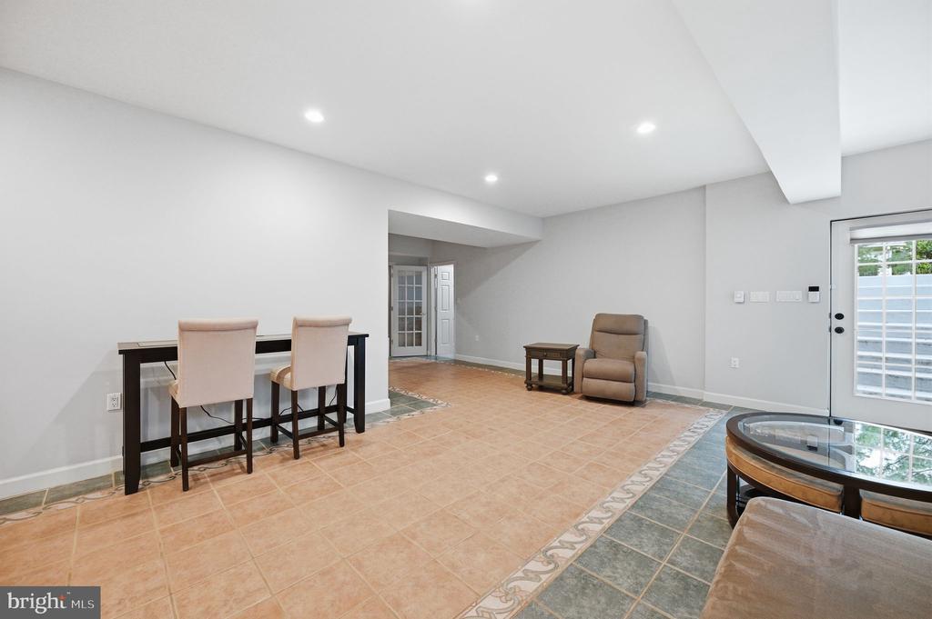 42831 DELPHINIUM CIRCLE