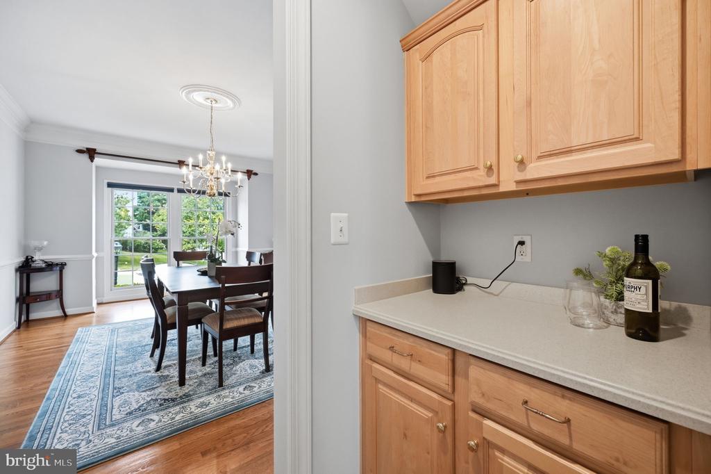 42831 DELPHINIUM CIRCLE