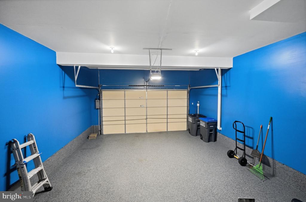 42831 DELPHINIUM CIRCLE