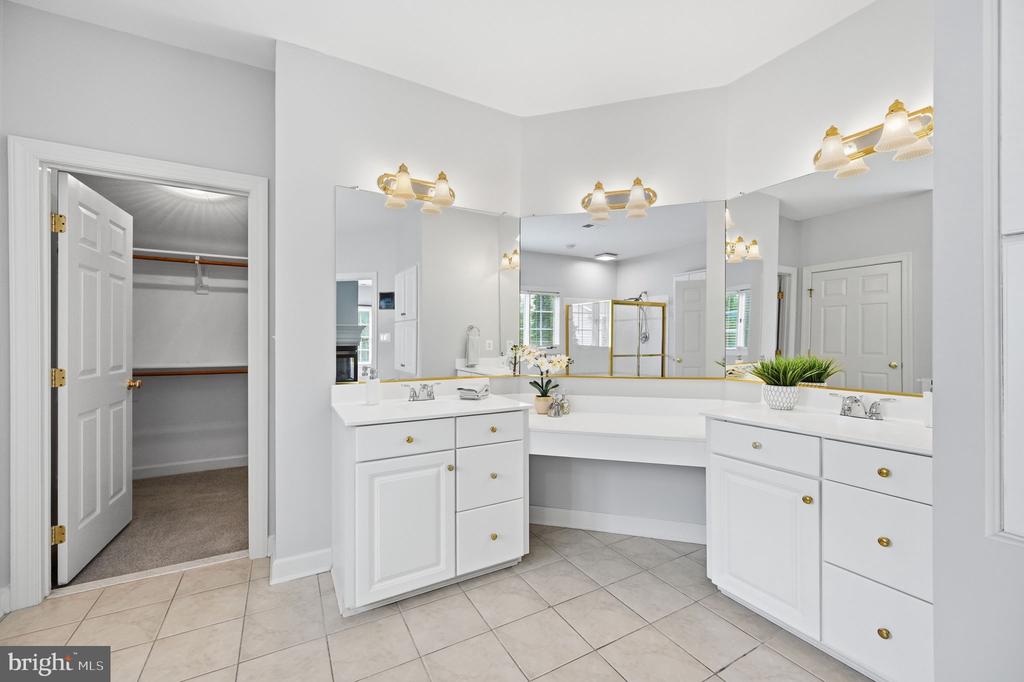 42831 DELPHINIUM CIRCLE