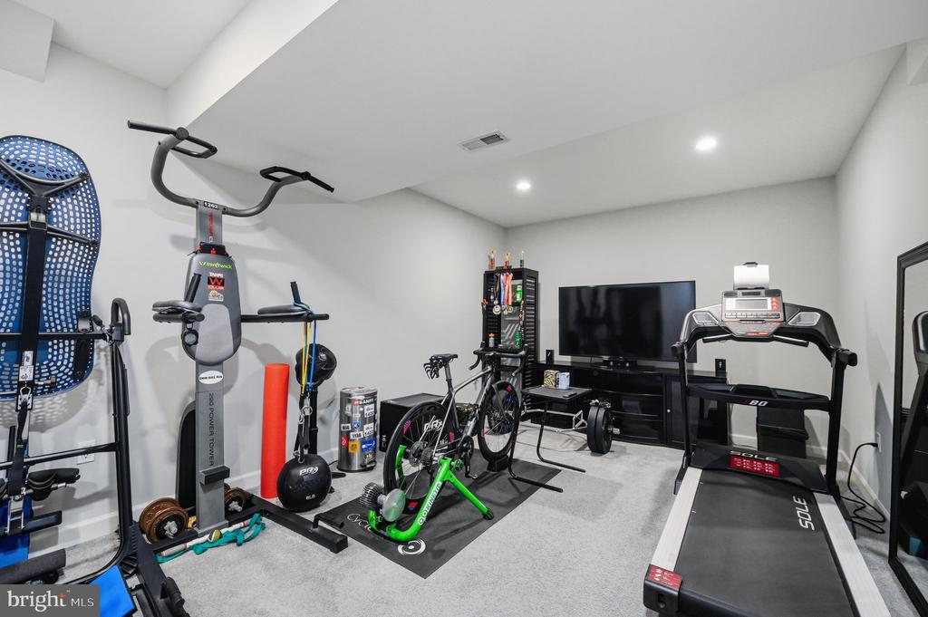 42831 DELPHINIUM CIRCLE