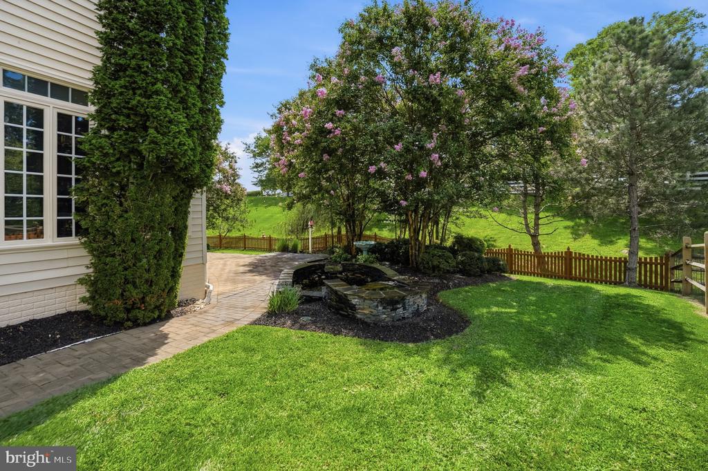 42831 DELPHINIUM CIRCLE