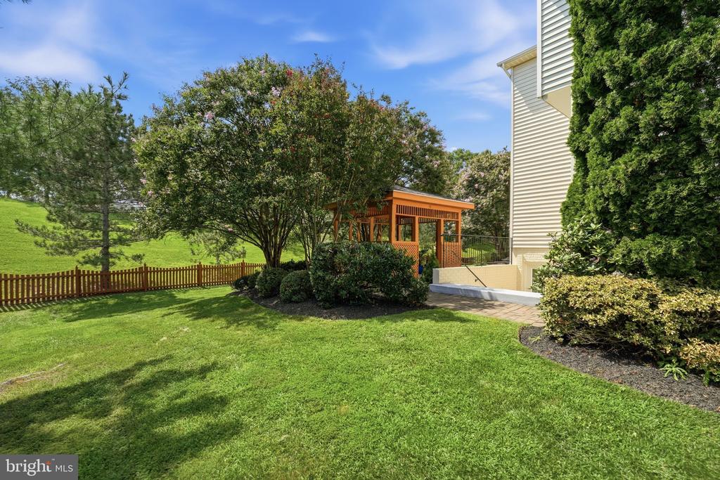 42831 DELPHINIUM CIRCLE