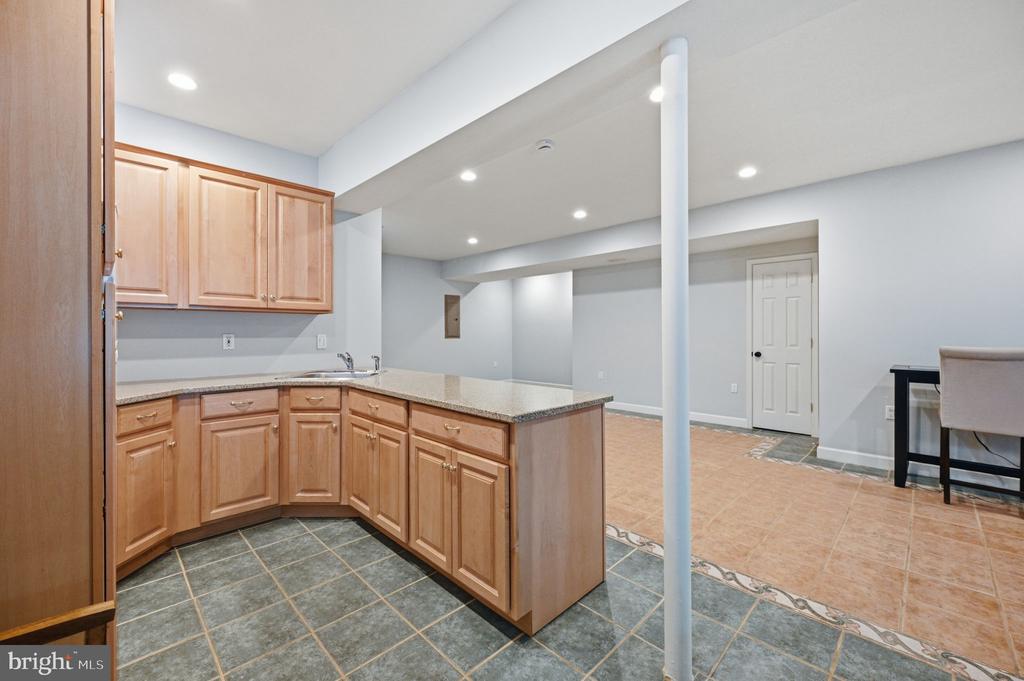 42831 DELPHINIUM CIRCLE
