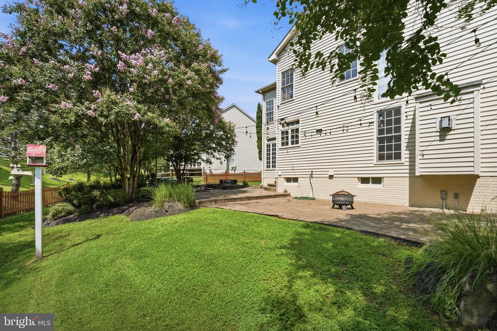 42831 DELPHINIUM CIRCLE