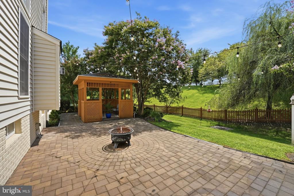 42831 DELPHINIUM CIRCLE