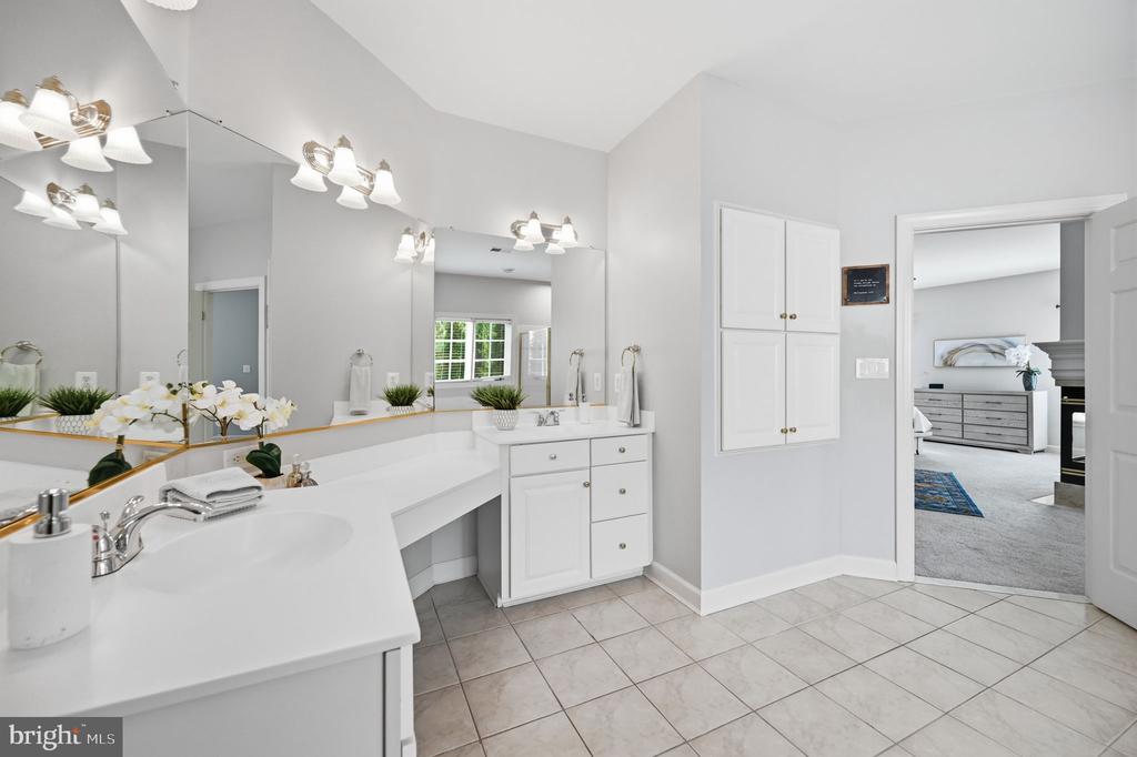 42831 DELPHINIUM CIRCLE