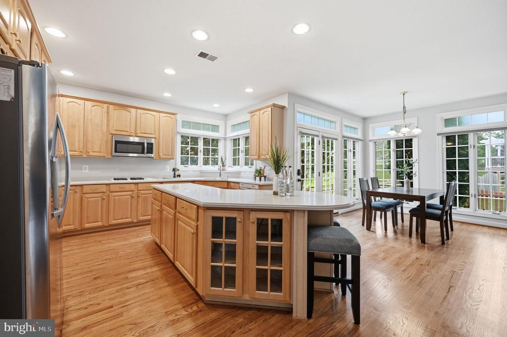42831 DELPHINIUM CIRCLE