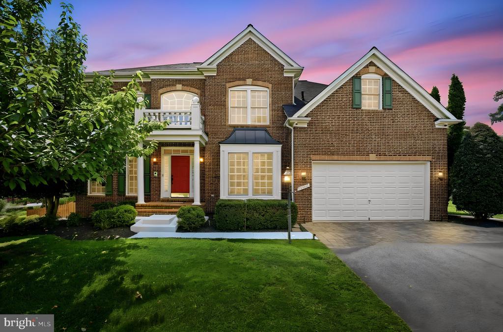 42831 DELPHINIUM CIRCLE