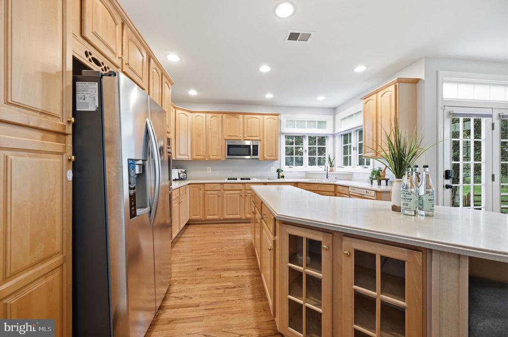 42831 DELPHINIUM CIRCLE