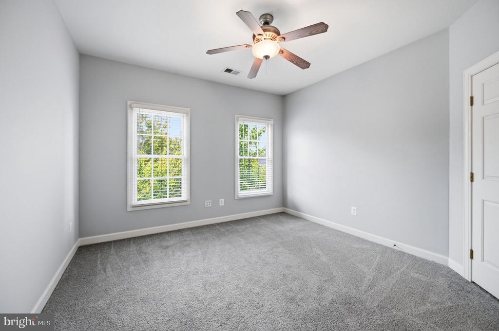 42831 DELPHINIUM CIRCLE