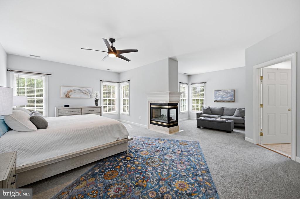 42831 DELPHINIUM CIRCLE