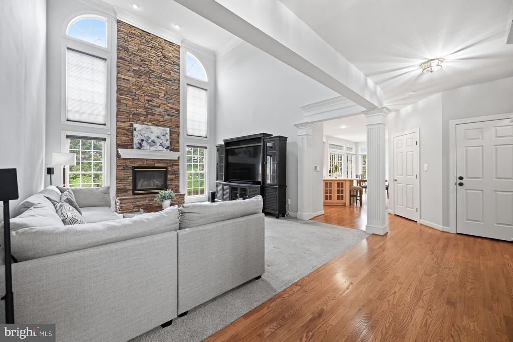 42831 DELPHINIUM CIRCLE
