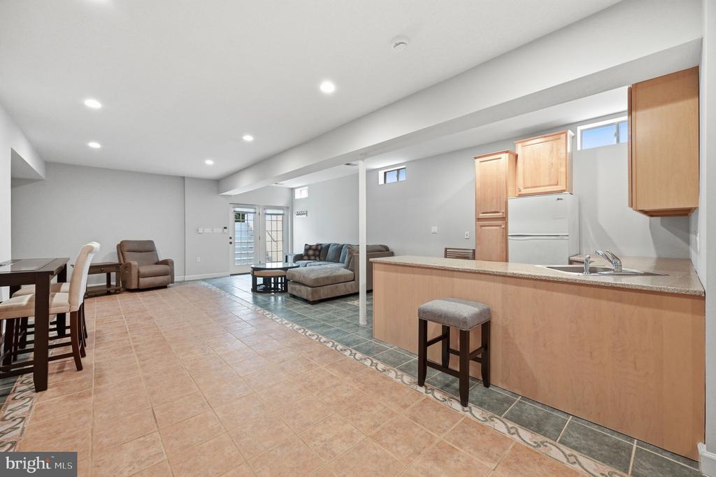 42831 DELPHINIUM CIRCLE