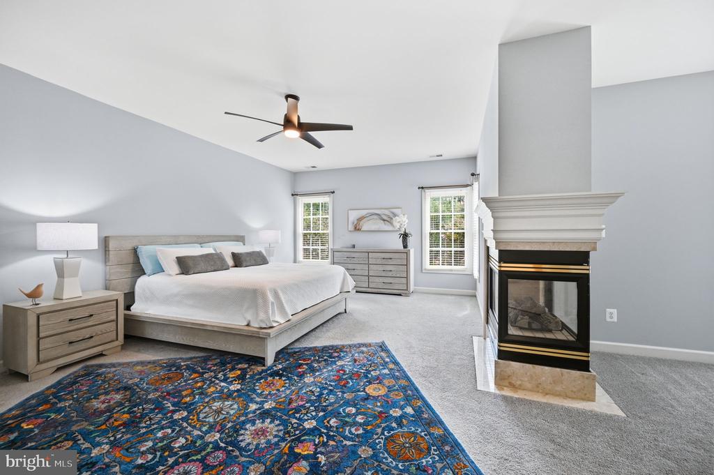 42831 DELPHINIUM CIRCLE