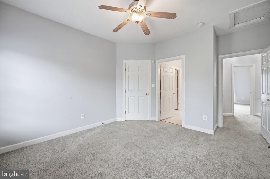 42831 DELPHINIUM CIRCLE