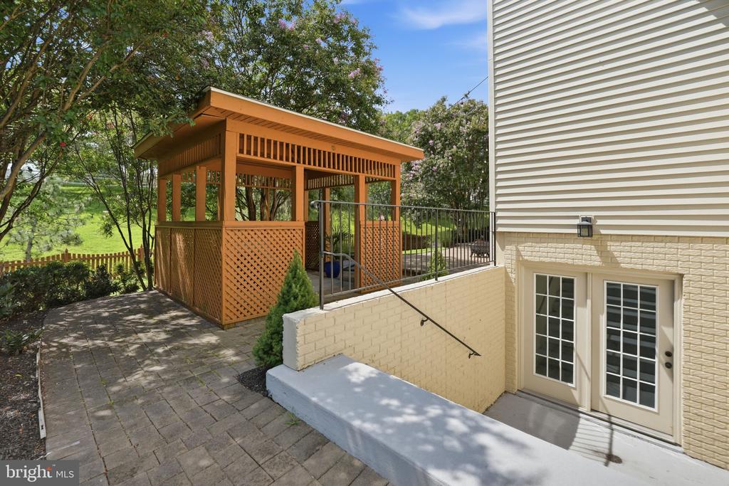42831 DELPHINIUM CIRCLE