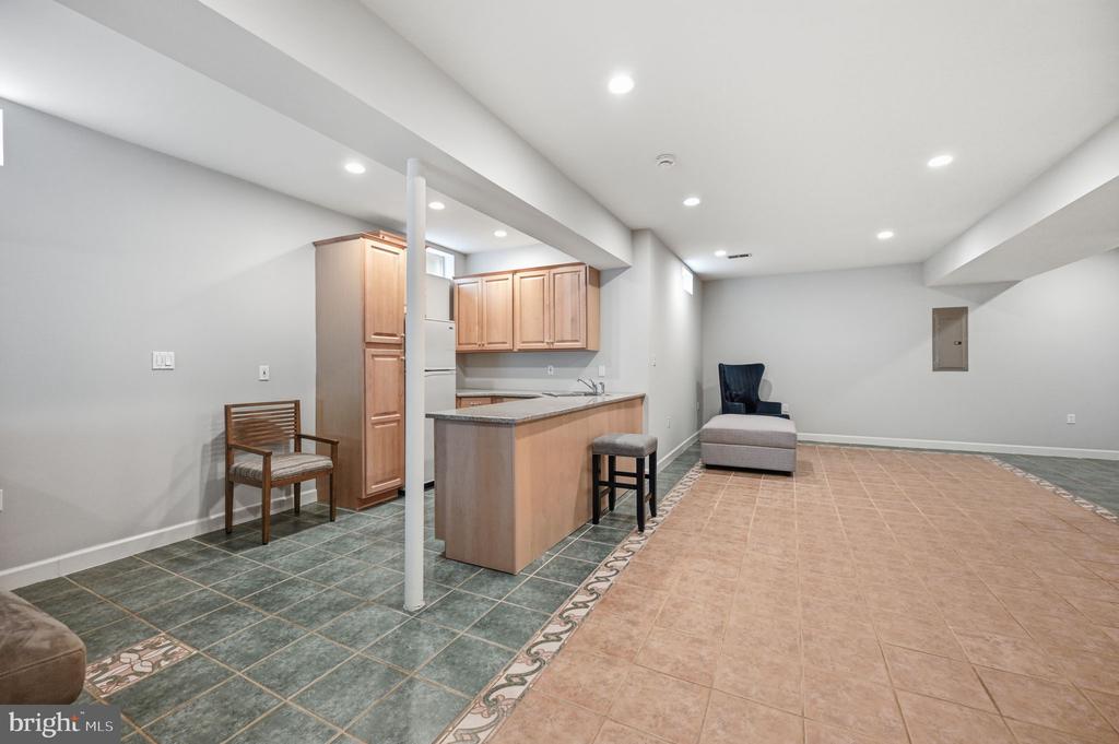 42831 DELPHINIUM CIRCLE